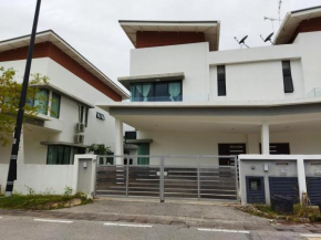 TIARA BAY HOMESTAY, MARINA ISLAND, LUMUT, SITIAWAN, MANJUNG